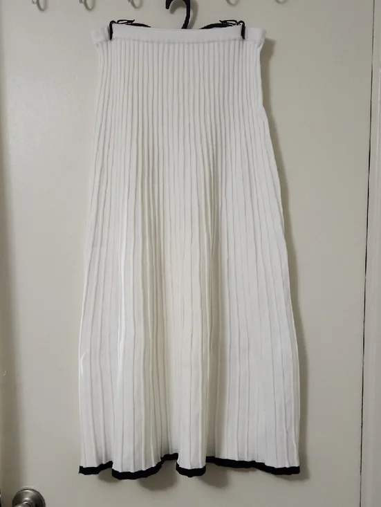 Commense 2-Piece Knit Set NWT - Picture 6 of 9